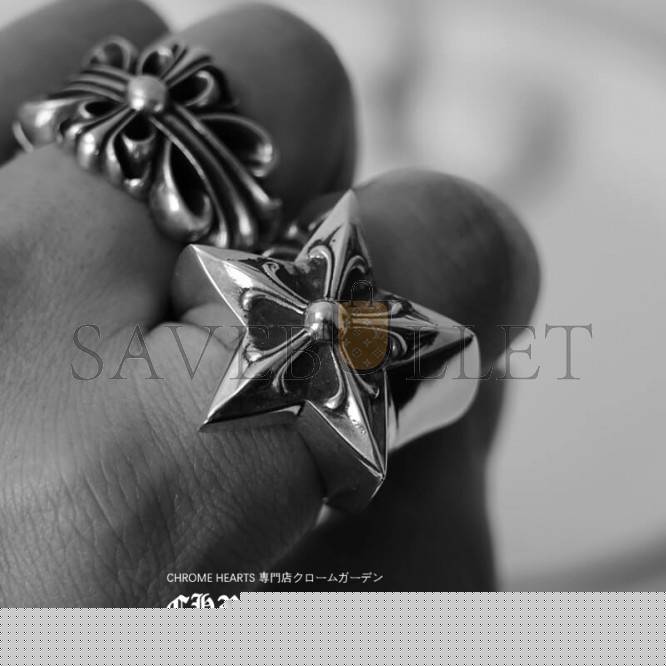Ch**me He**ts large star ring
