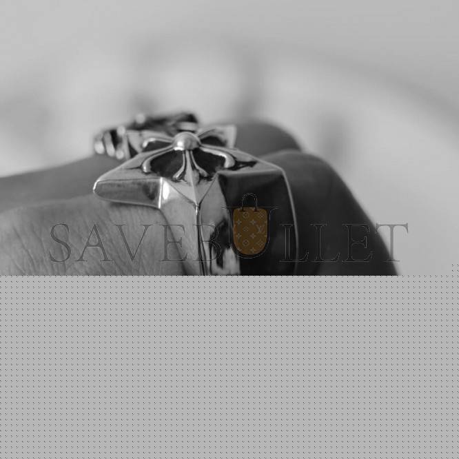 Ch**me He**ts large star ring