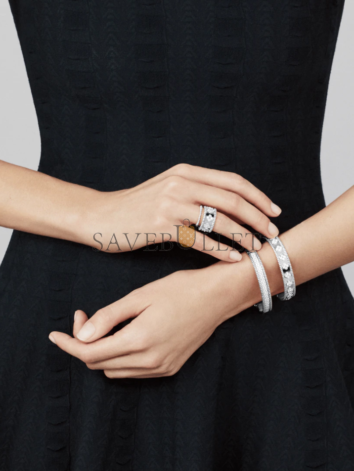 V*N CL*F arpels perlÉe pearls of gold ring, small model - white gold vcarn31700