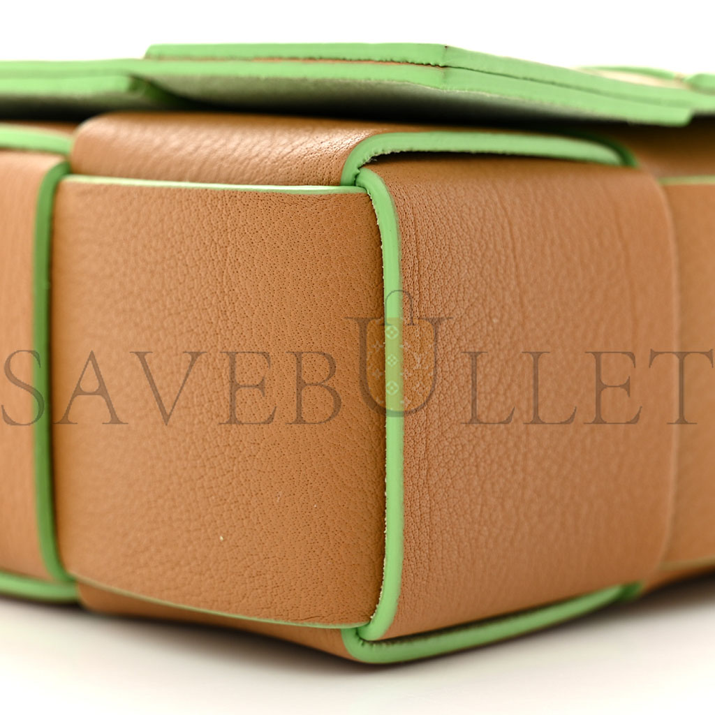 bo*te*ga Ve*ne*ta grained calfskin maxi intrecciato cassette crossbody bag caramel pistachio (23*15*5.5cm)