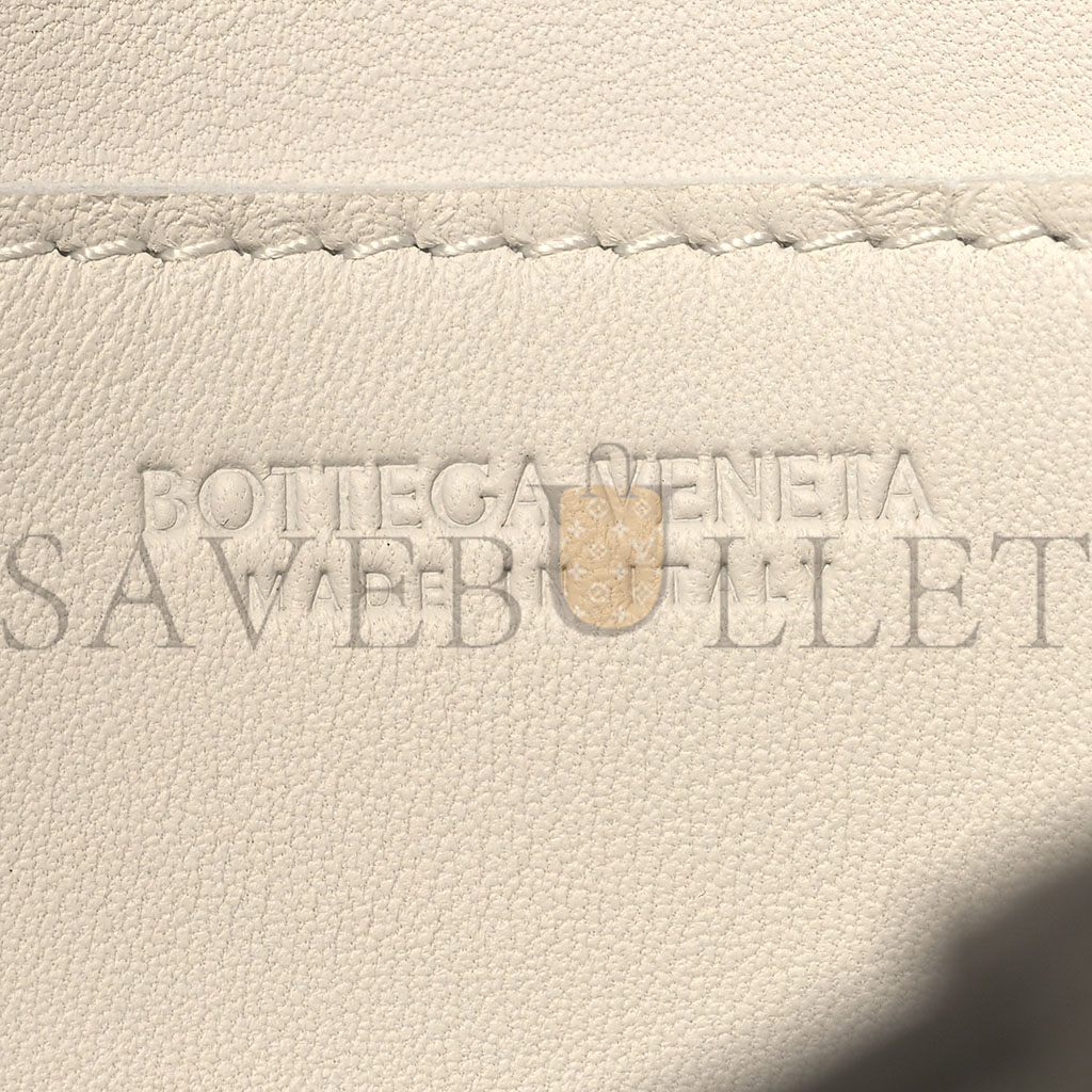 bo*te*ga Ve*ne*ta lambskin maxi intrecciato small cassette crossbody bag white (19*12*4cm)