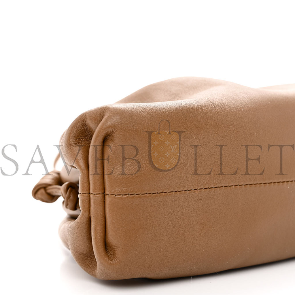bo*te*ga Ve*ne*ta butter calfskin the mini pouch camel (22*11*6cm)
