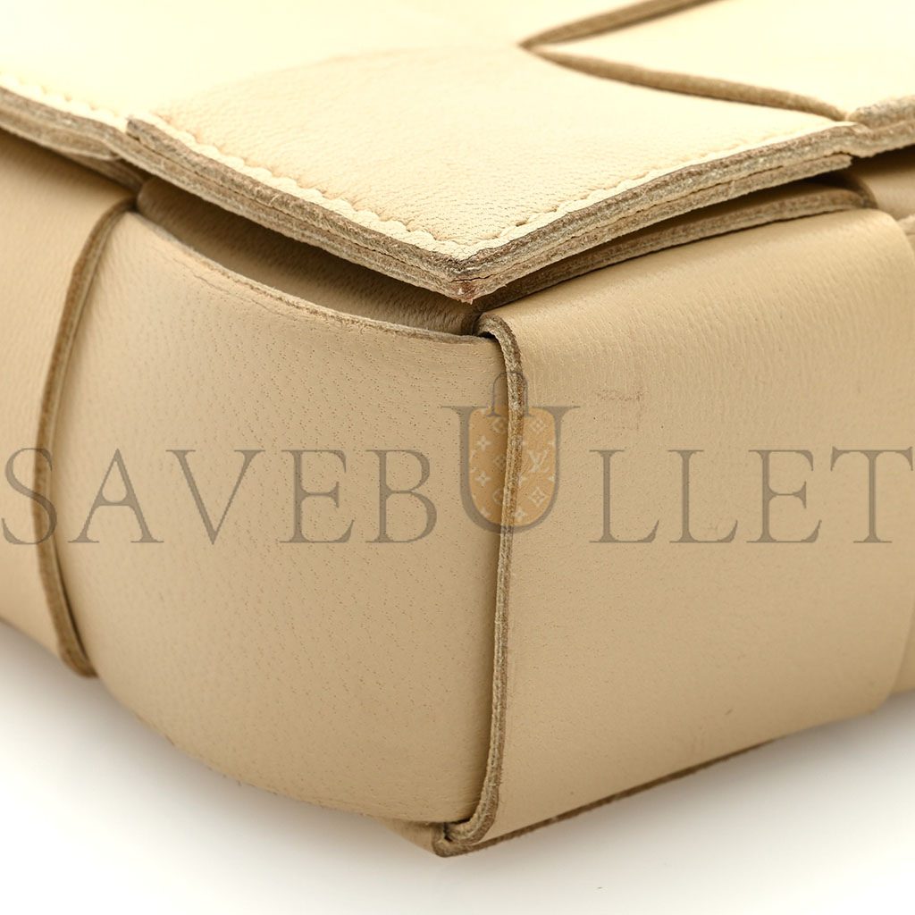 bo*te*ga Ve*ne*ta lambskin maxi intreccio candy cassette crossbody bag porridge gold (12*9*4cm)