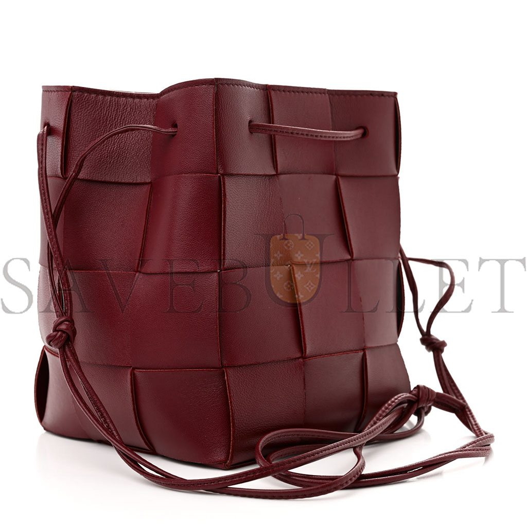 bo*te*ga Ve*ne*ta nappa maxi intrecciato small cassette bucket bag bordeaux (18*14*13cm)