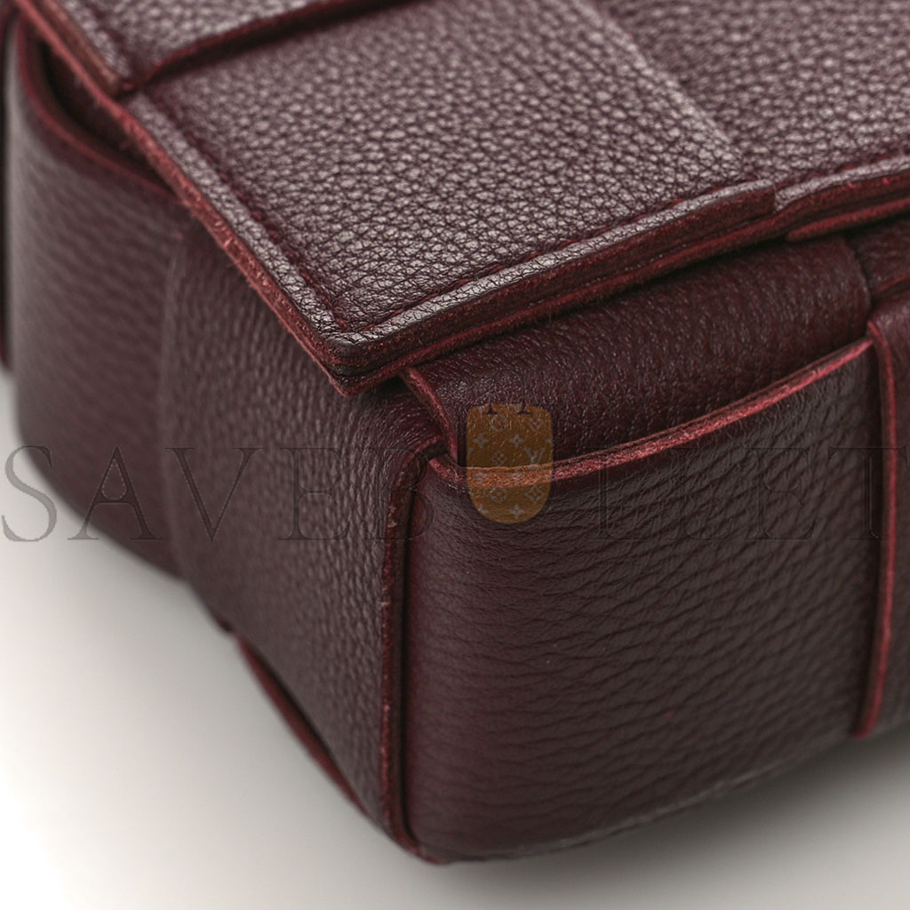 bo*te*ga Ve*ne*ta grained calfskin maxi intrecciato cassette crossbody bag bordeaux (23*15*5.5cm)