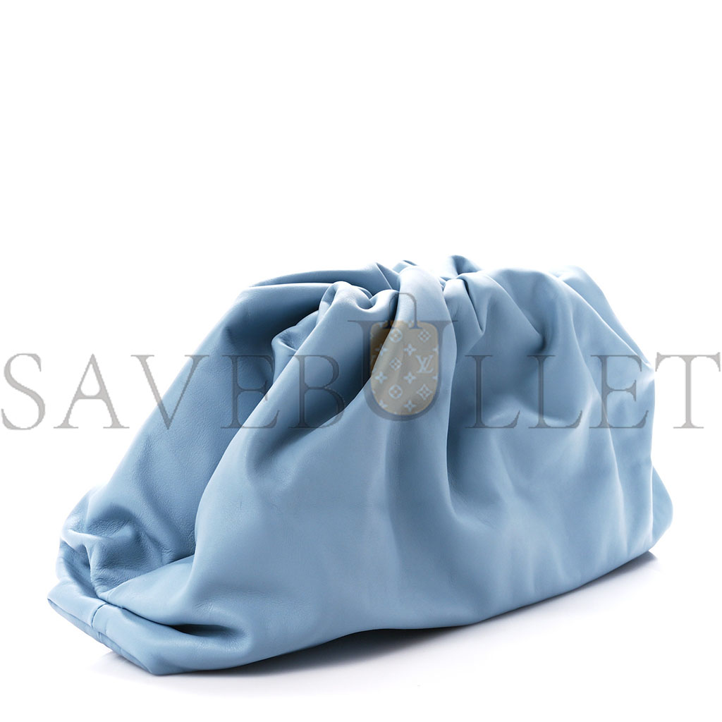 bo*te*ga Ve*ne*ta smooth butter calf the pouch oversized clutch ice (38*19*9cm)
