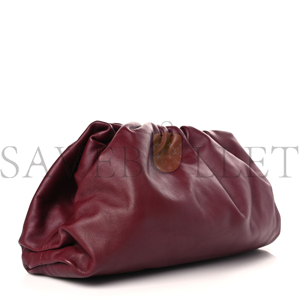 bo*te*ga Ve*ne*ta smooth butter calf the pouch oversized clutch bordeaux (37*21*8cm)