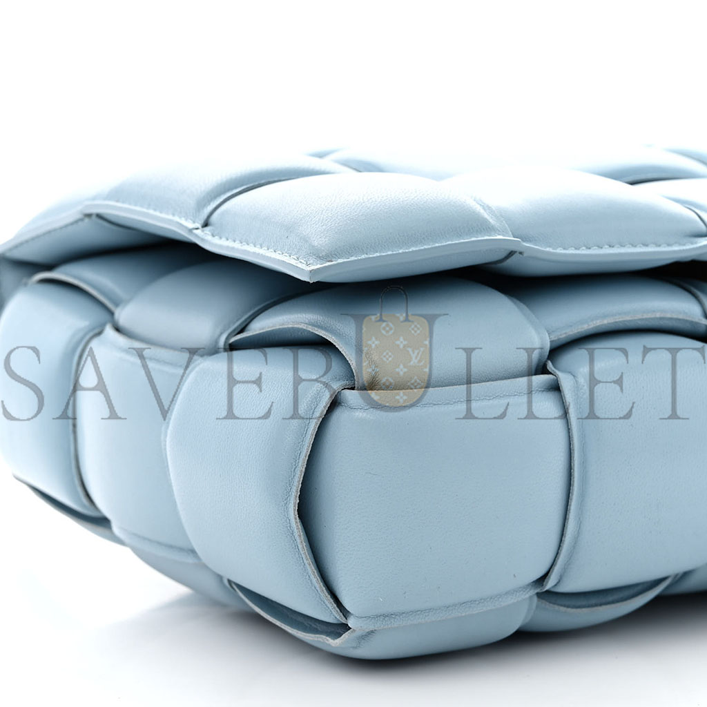 bo*te*ga Ve*ne*ta nappa maxi intreccio padded cassette crossbody bag ice (26*18*8cm)