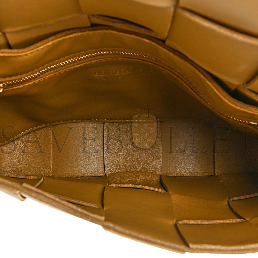 bo*te*ga Ve*ne*ta lambskin maxi intrecciato cassette crossbody bag acorn (23*15*5.5cm)
