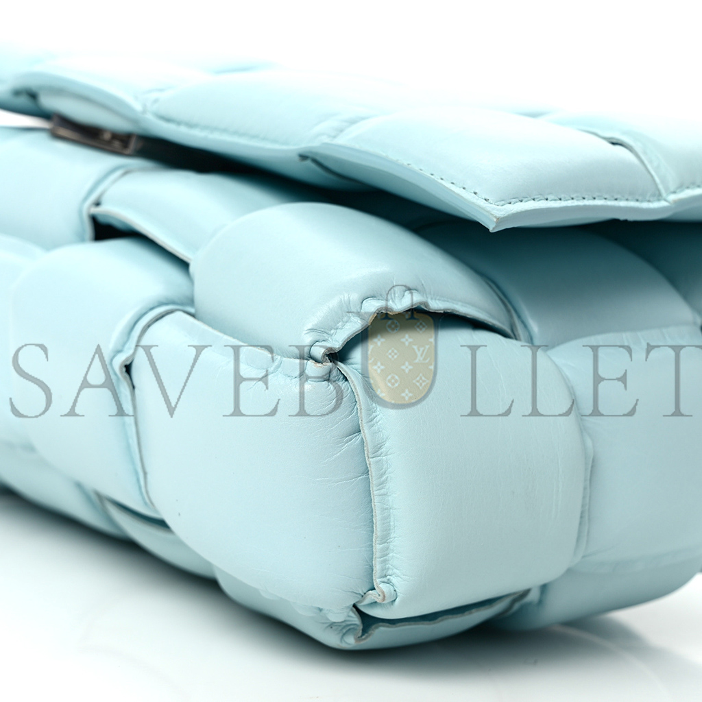 bo*te*ga Ve*ne*ta paper calfskin maxi intreccio padded cassette crossbody bag ice (26*18*8cm)