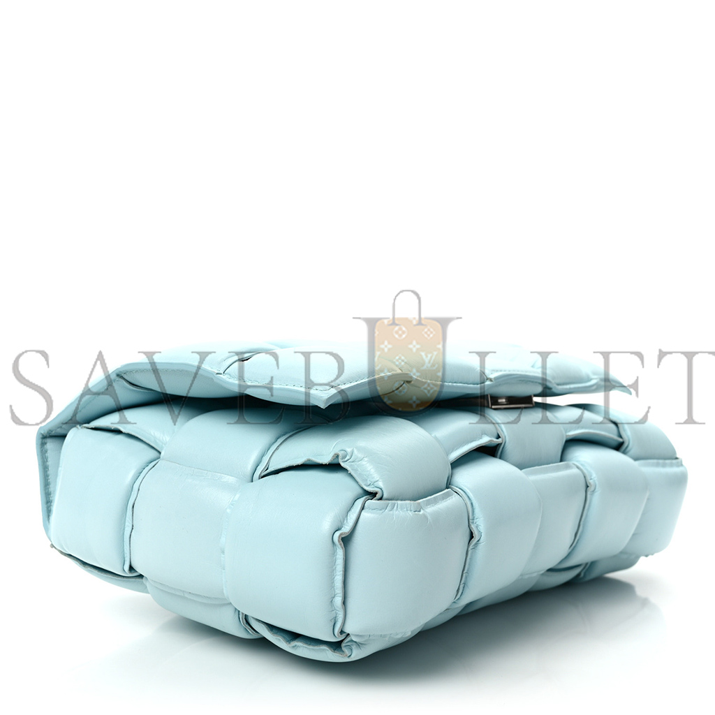 bo*te*ga Ve*ne*ta paper calfskin maxi intreccio padded cassette crossbody bag ice (26*18*8cm)