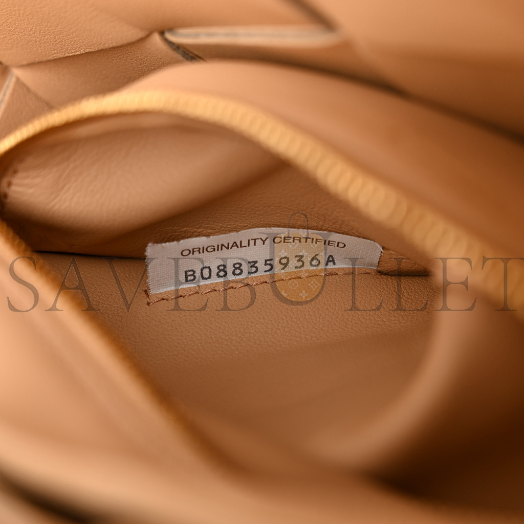 bo*te*ga Ve*ne*ta lambskin maxi intrecciato cassette crossbody bag porridge (23*15*5.5cm)