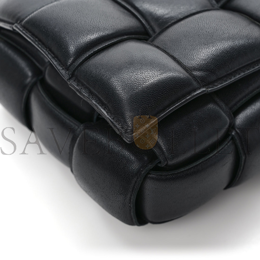 bo*te*ga Ve*ne*ta nappa maxi intrecciato padded cassette crossbody bag black (26*18*8cm)