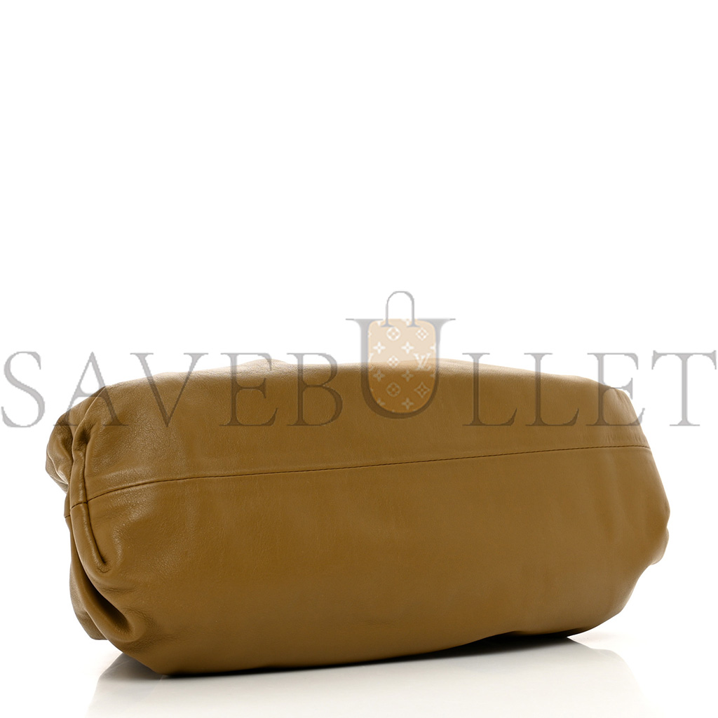 bo*te*ga Ve*ne*ta smooth butter calf the pouch oversized clutch cammello (38*19*9cm)
