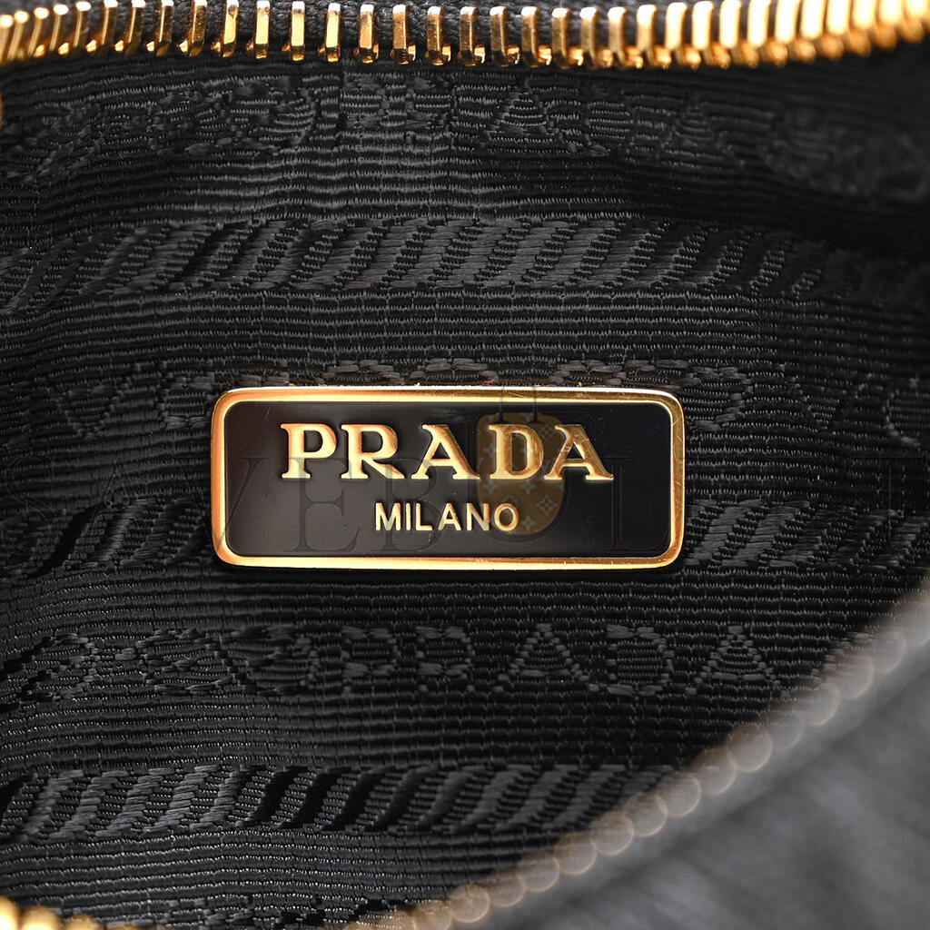 Pra*a saffiano lux re-edition 2005 shoulder bag black (22*17*6cm)