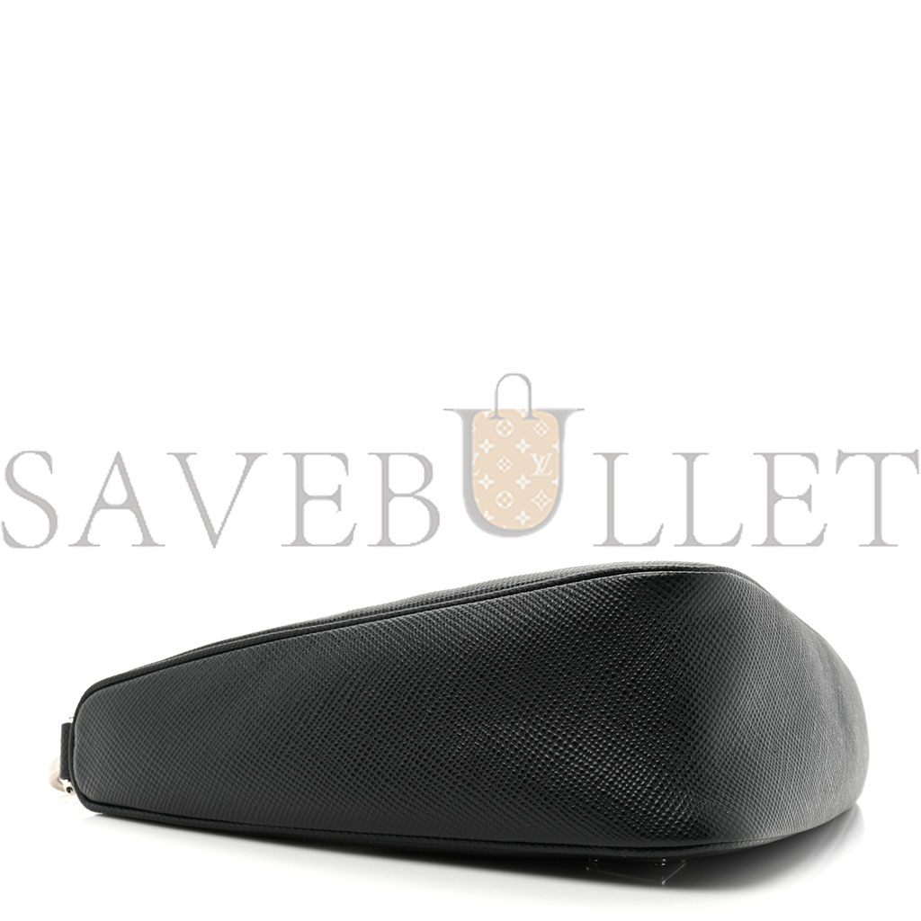 Pra*a saffiano triangle wristlet black (27*15*8cm)