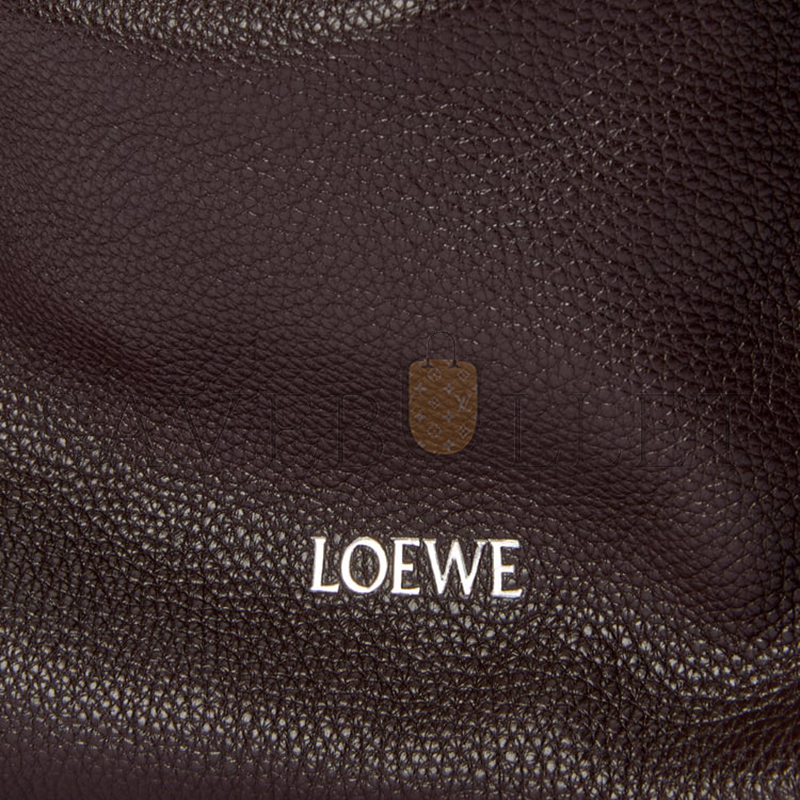 l0ew* cubi crossbody bag in S*pple grained calfskin b906k70x14-324 (44*30*18cm)