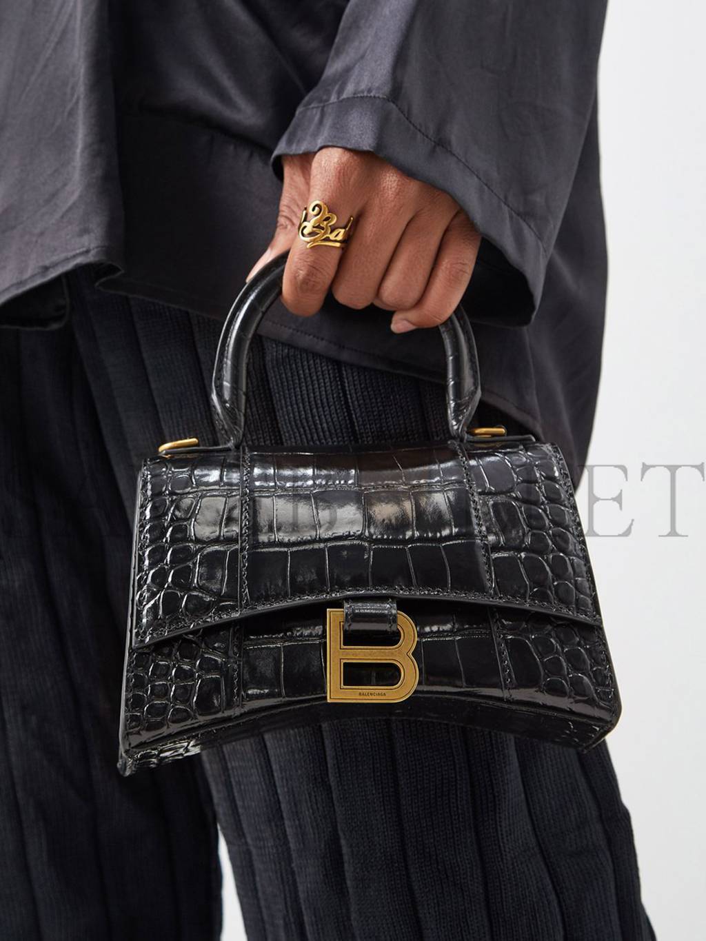 Ba*len*cia*ga black hourglass xs crocodile-effect leather bag matchesfashion us (19*12.1*7.6cm)