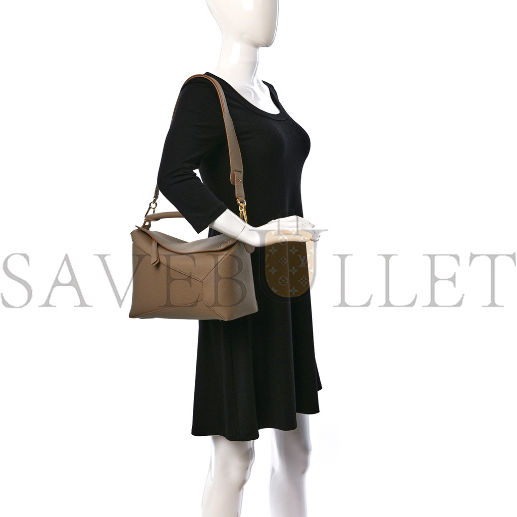 l*ew* grained calfskin small puzzle edge bag sand (24*16.5*10.5cm)