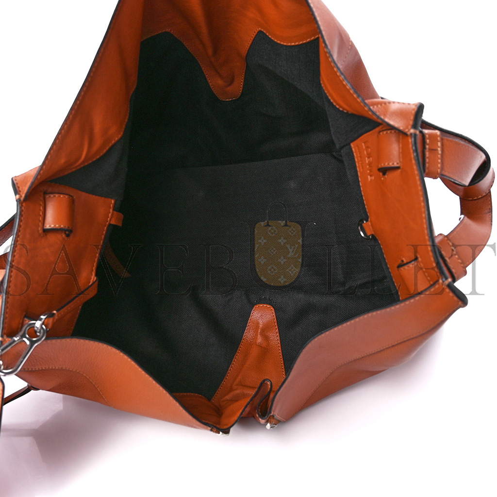 l*ew* calfskin medium hammock shoulder bag tan (34*28*17cm)