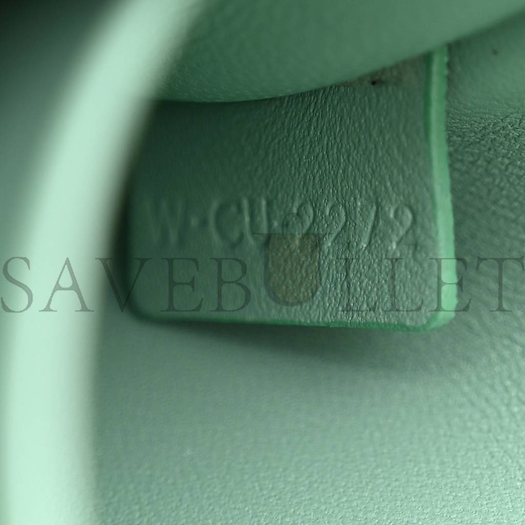 Ce**e shiny calfskin triomphe shoulder bag celadon (20*12*4cm)